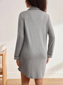 BloomMama Camisón de maternidad con ribete de contraste y botones delanteros, ropa de estar en casa cómoda, para otoño e invierno - Gris Claro - Ver 2