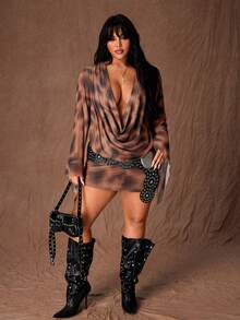 Rustia 深V领豹纹网纱紧身迷你连衣裙，喇叭袖，性感派对女装