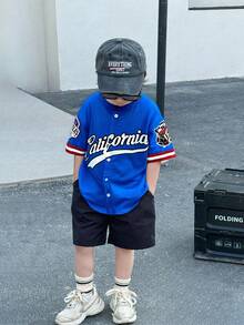 SHEIN 年轻男孩蓝色夏季字母印花撞色圆领短袖纽扣衬衫，街头运动休闲装，柔软舒适，适合户外、运动、通勤、上学、日常、度假、春夏季