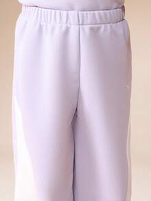 SUMWON 女童薰衣草色圆领卫衣和运动裤套装，休闲长袖上衣搭配松紧腰裤，适合度假穿着。 - 淡紫色 - 查看 7
