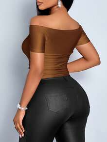 SOLERSUN 女式纯色露肩短袖修身褶饰T恤 - 鏽棕色 - 查看 2