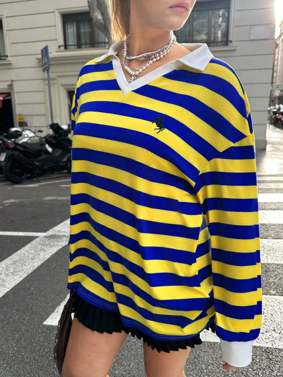 SHEIN EZwear Áo thun dài tay rộng rãi, ve áo sọc thêu họa tiết hiệp sĩ cỡ lớn cho nữ - Nhiều màu - Xem 1