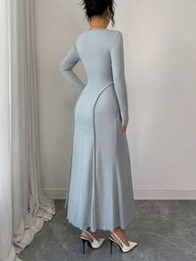 Modelyn رمضان فستان كاجوال أنيق بياقة على شكل حرف V مصنوع من الأقمشة المحبوكة مع خصر مشدود، اللون رمادي، مناسب للخريف والشتاء - رمادي فاتح - مشاهدة 2