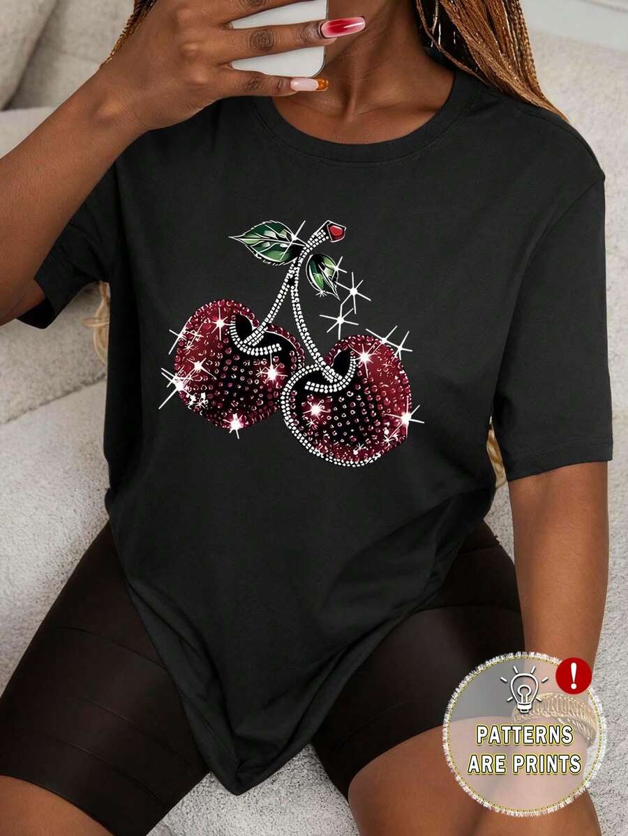 INAWLY 舒适樱桃印花圆领 T 恤，派对和节日氛围，女士黑色上衣，春夏时尚 - 黑色 - 查看 1