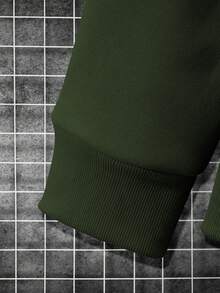 Manfinity Homme 男士字母印花落肩长袖休闲卫衣和运动裤宽松两件套 - 軍綠色 - 查看 5