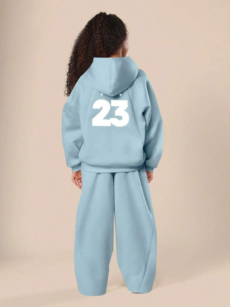 Conjunto de sudadera con capucha y pantalones deportivos