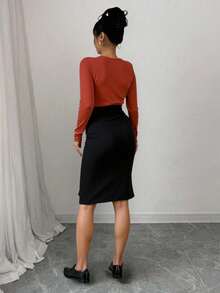 Vestido de punto de dos tonos con abertura en pierna, manga larga y ajuste favorecedor, ideal para oficina o evento casual. Midi - Cobre - Ver 3
