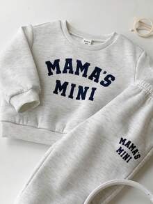 SHEIN 2件套婴儿男女宝宝可爱字母印花长袖卫衣和松紧腰裤套装，男女宝宝通用服装，婴儿冬季服装