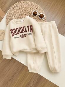 SHEIN 女婴可爱灰色字母印花长袖卫衣裤套装，秋冬款 - 卡其色 - 查看 3