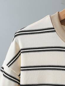 SHEIN Mirajuku 2 件套男童休闲条纹印花运动衫和慢跑裤套装，适合休闲和上学穿着 - 卡其色 - 查看 5