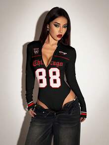 SHEIN ICON 休闲简约运动街头服饰，适合派对、聚会、机场等场合——饰有数字、英文字母、星星、条纹和赛车图案印花。舒适保暖的黑红配色高领长袖连体衣，适合秋冬季穿着。 - 彩色 - 查看 4