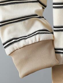 SHEIN Mirajuku 2 件套男童休闲条纹印花运动衫和慢跑裤套装，适合休闲和上学穿着 - 卡其色 - 查看 8