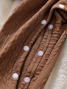 新生儿长袖连体衣、围兜和帽子三件套，针织提花面料，饰有可爱小熊刺绣 - 巧克力棕 - 查看 4