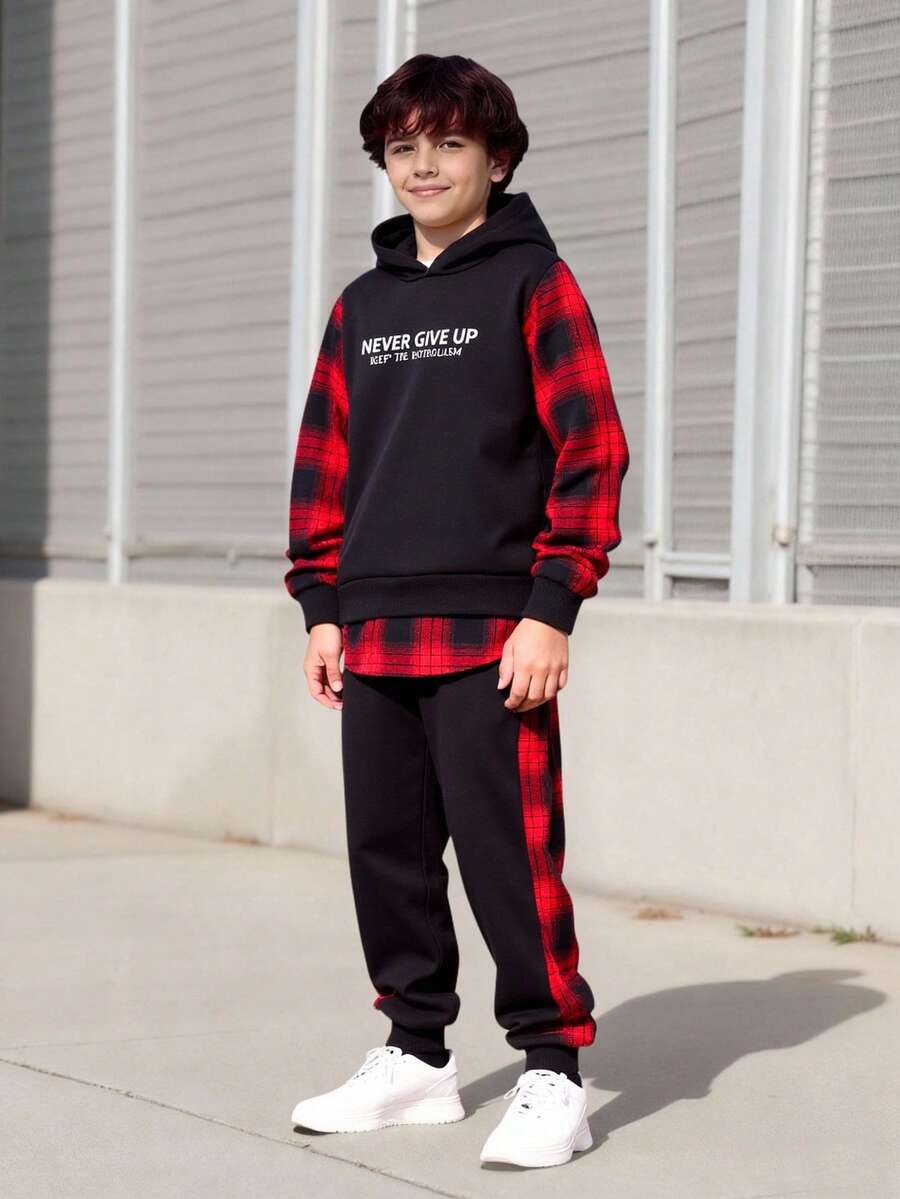 SHEIN Vacaura 2 件套大男孩休闲格子拼布连帽运动衫和抽绳运动裤套装，春/秋/冬 - 紅色 - 查看 1