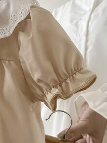 Bộ 2 món/Bộ cho bé gái mùa hè mới 2025 Áo sơ mi hở cổ thêu phía trước & Quần ống loe cạp chun dễ thương, trang phục thường ngày ngọt ngào, thích hợp mặc ở nhà, dạo phố, đi học - Màu Khaki - Xem 4