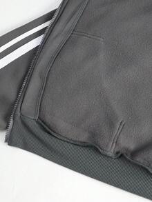 Vacaura 青少年男孩休闲运动学院风条纹字母贴布针织领夹克搭配运动裤套装，秋冬 - 灰色 - 查看 7