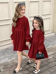 SHEIN 少女休闲/假日拼接A字收腰圆领长袖针织连衣裙，秋冬季红色毛衣连衣裙，返校日常穿着，秋季穿搭，红色连衣裙 - 酒紅色 - 查看 2