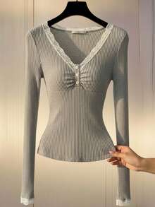 Franclia Lace V-Neck Flower Gray Ribbed Brushed Slim Long-Sleeved Women's T-Shirt Autumn And Winter Base Layer Is Versatile For Everyday Use, Gray V-Neck Long-Sleeved T-Shirt, Lace Contrast Panel Chest Button Embellishment Top Winter - Light Grey - View 1