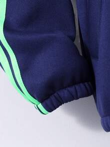 Vacaura 2 件套青少年男童休闲运动街头足球剪影反光条纹立领夹克和运动裤套装，秋冬 - 藍色 - 查看 3