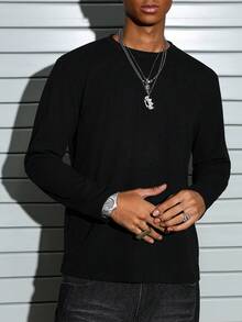 Manfinity Roghcode 男士纯色圆领休闲百搭长袖T恤 黑色长袖衬衫 男士束腰上衣 男士长袖T恤 男士长袖 - 黑色 - 查看 3