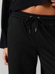 MISSGUIDED Bộ đồ hai mảnh áo nỉ crop top rộng và quần jogger ống rộng thoải mái mặc nhà thu đông - màu đen - Xem 7