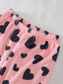 女童黑色圆领长袖上衣搭配粉色印花黑色爱心图案长裤，两件套 - 黑粉爱心睡衣，撞色爱心印花圆领设计，黑粉时尚撞色法兰绒保暖面料，长袖圆领上衣搭配爱心图案长裤，社交媒体风格时尚撞色春夏秋冬假日必备少女居家套装 - 彩色 - 查看 6