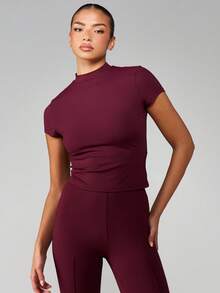 MISSGUIDED 双层高领短袖修身上衣，采用高领设计 - 酒紅色 - 查看 3
