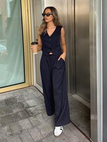 Chiquease Conjunto de dos piezas para mujeres, parte superior sin mangas y cuello en V de unicolor con pantalones casuales con botones frontales - Azul Marino - Ver 1