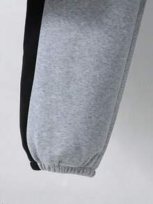 Vacaura 2 件青少年男童时尚拼布字母印花圆领运动衫和休闲侧条纹慢跑裤套装，春秋季