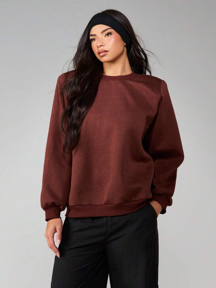 MISSGUIDED Oversized Brown Crew Neck Long Sleeve Pullover Sweatshirt For Casual Fall Winter Everyday Comfort Wear