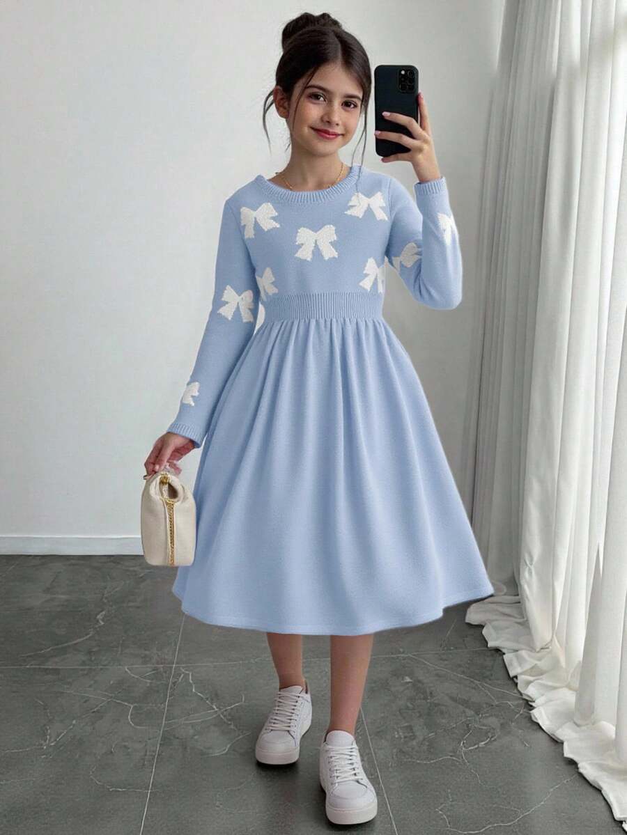 SHEIN 秋冬季少女休闲简约舒适圆领长袖蝴蝶结装饰针织毛衣连衣裙 - 淺藍色 - 查看 1