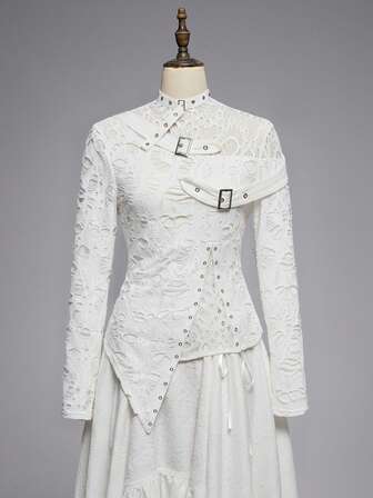 Top court asymétrique style gothique punk en maille noire avec patchwork floral