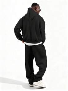 SUMWON 男士运动裤，黑色宽松版型 | 街头风 | INS 必备 | 休闲舒适 | 假日必备单品，这款黑色宽松版型运动裤采用优质面料制成，舒适透气，可轻松搭配任何运动或休闲服饰。简约设计使其成为各种场合的理想之选。 - 黑色 - 查看 5