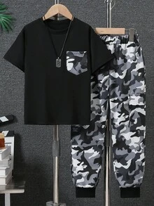 SHEIN 2pcs Set For Tween Boys: Letter Print Short Sleeve T-Shirt And Camo Print Pants