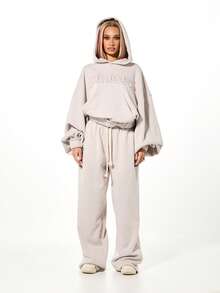 SUMWON WOMEN Áo hoodie dáng lửng cỡ lớn có họa tiết thêu chữ và túi giữa cho phong cách dạo phố thoải mái mùa đông thu - Xám - Xem 3