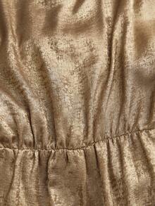 Comfylo 大码女式箔片装饰V领扭结荷叶边下摆衬衫 - 金色 - 查看 8