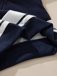 Souflis Souflis Set casual da 2 pezzi in stile scolastico, composto da una maglietta a maniche lunghe blu navy e pantaloni beige chiaro per ragazzi, adatto per la scuola, raduni, uscite e varie occasioni, nuova collezione autunno/inverno 2025 - Blu Navy - Visualizzare 5