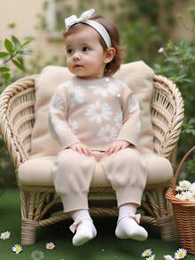 SHEIN 新生儿时尚可爱圆领斜扣长袖花卉提花毛衣上衣+松紧裤，适合春、秋、冬季穿着 - 駝色 - 查看 7