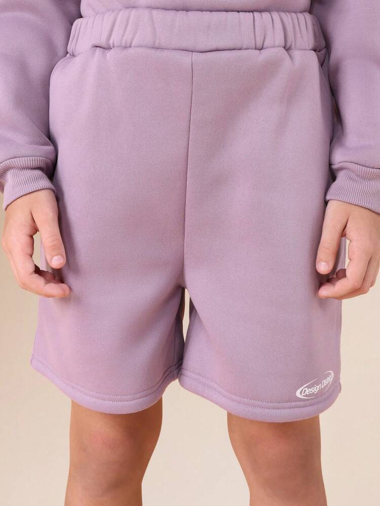 Completo felpa con cappuccio e pantaloncini color lavanda con stampa sul petto