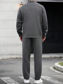 Manfinity CasualCool 男士纯色实用双口袋纹理长袖衬衫长裤套装，秋冬款 - 灰色 - 查看 2