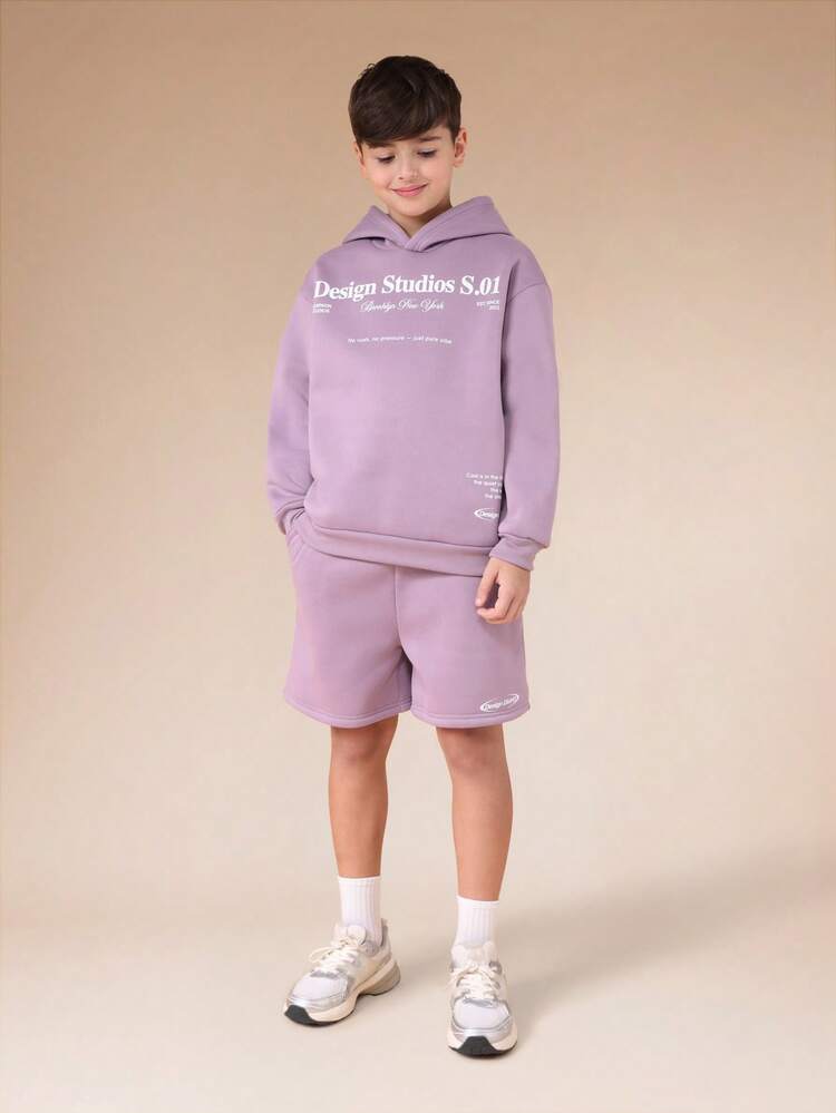 Completo felpa con cappuccio e pantaloncini color lavanda con stampa sul petto