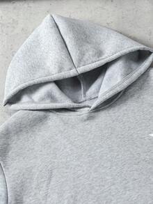 SHEIN Coolqubz 2 件套男童时尚连帽运动衫，带口袋和条纹拼布印花直筒裤，休闲户外装，春/秋/冬 - 灰色 - 查看 3