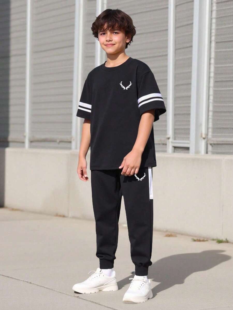 Vacaura Boy Summer Outfit 2pcs/Set Older Boys Casual Outfit - Minimalist Graphic Print Black Crew Neck T-Shirt Paired With Trousers, Contrast Sleeve Trim & Side Panel Design, Suitable For Summer - Black - View 1
