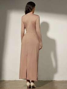 Aveloria Modichic 优雅高端性感长袖连衣裙，新款独家设计，适合海滩度假，打造明星风范，尽显奢华高端气质，散发精致冷艳女神魅力，性感修身鸡尾酒裙，优雅褶裥腰部饰以3D立体花卉，修饰身形，显瘦塑形，高端连衣裙 - 駝色 - 查看 2