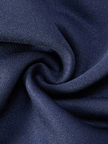 SHEIN ChillGRL 2件套少女Romweezy宽松休闲拼接撞色二合一衬衫式V领短款卫衣搭配宽松休闲阔腿撞色拼接裤套装，适合日常、通勤、休闲、度假、聚会、街拍等场合。