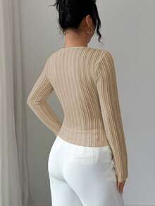 SHEIN Elenzya Áo thun nữ vải kaki trơn jacquard họa tiết cổ bất đối xứng khóa kim loại thiết kế gợi cảm thanh lịch chất lượng cao, thích hợp cho ngày tựu trường, tiệc tùng, ngày quốc khánh - Màu Khaki - Xem 2