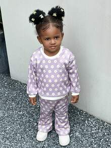 SHEIN Baby Girl Spring Purple And White Contrast Fresh Style Sweatshirt And Pants Set 2-Piece, Elastic Ribbed Cuffs Detail, Allover Daisy Pattern, Slight Flared Pants Fit, Suitable For Outings, Home Leisure And Daily Wear - Mauve Purple - View 5