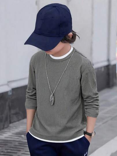 SHEIN Mirajuku Tween Boy 休闲拼色拼接仿多层 T 恤，春秋季