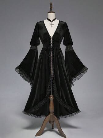 Goth جاكيت مطابقة مصنوعة من الدانتيل والقطيفة بأسلوب قصر إنجليزي، ذات فتحة رقبة على شكل حرف V عميقة، وأكمام جرس كبيرة الحجم، وشق طويل على الجانب