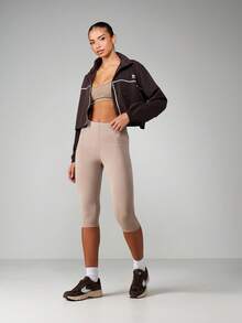 MISSGUIDED Mallas capri de alto rendimiento con diseño atlético sin costuras y detalle de franja lateral en topo - Gris Oscuro - Ver 1